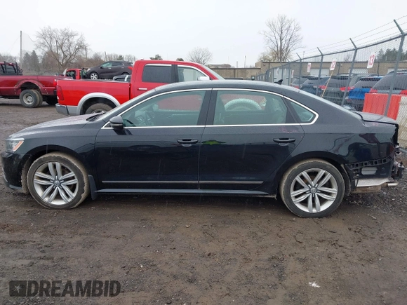 2017 Volkswagen Passat SE z VIN 1VWGT7A30HC031442, wystawiony jako IAAI lot #42008142 z przebiegiem 171 069 mil mil oraz . Historia ofert i sprzedaży dostępna na DreamBid. Obrazek 15.