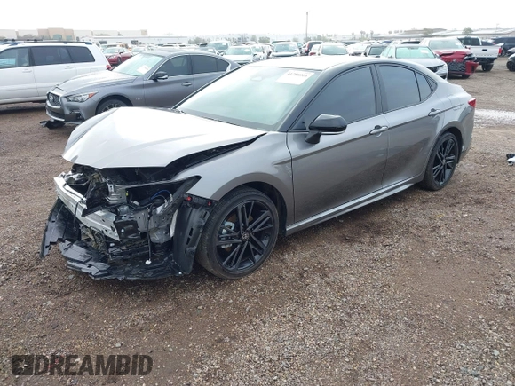 2025 Toyota Camry LE z VIN 4T1DAACK5SU554563, wystawiony jako IAAI lot #41788016 z przebiegiem 4 023 mil mil oraz . Historia ofert i sprzedaży dostępna na DreamBid. Obrazek 18.