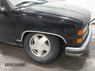 1996 GMC Suburban with VIN 1GKFK16R1TJ729577, listed as a IAAI auction lot 41274262 with 283,187 mi miles. Bid and sale history available at carsss.com. Image 6.