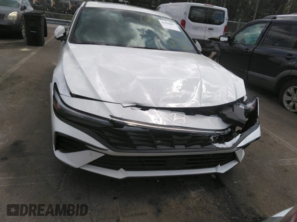 2024 Hyundai Elantra Limited z VIN KMHLN4DJ4RU093132, wystawiony jako IAAI lot #41960097 z przebiegiem 8 445 mil mil oraz . Historia ofert i sprzedaży dostępna na DreamBid. Obrazek 6.