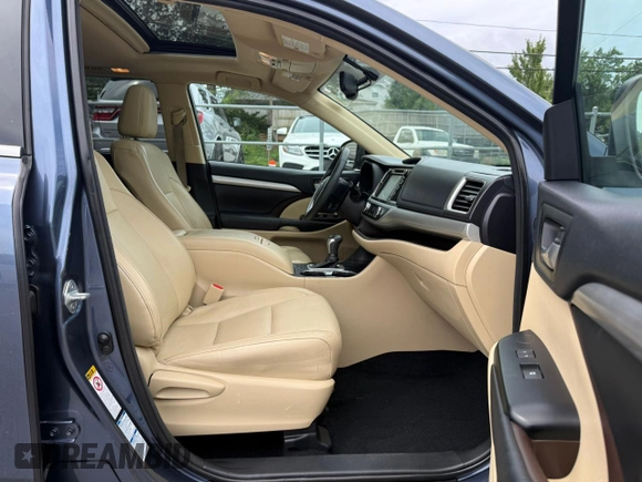 2015 Toyota Highlander XLE with VIN 5TDJKRFH2FS201565, listed as a Copart auction lot 63618945 with 173,689 mi miles and Clean title. Bid and sale history available at DreamBid. Image 8.