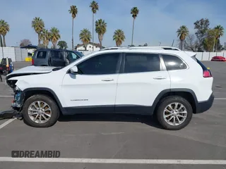 2019 Jeep Cherokee Latitude with VIN 1C4PJMCB5KD212940, listed as a IAAI auction lot 41762856 with 86,777 mi miles. Bid and sale history available at carsss.com. Image 15.