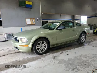 2005 Ford Mustang GT Deluxe z VIN 1ZVFT82H955226208, wystawiony jako Copart lot #57264705 z przebiegiem 36 462 mil mil oraz Szkoda całkowita • Salvage title. Historia ofert i sprzedaży dostępna na DreamBid. Obrazek 1.