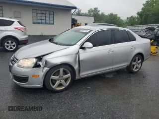 2010 Volkswagen Jetta TDI z VIN 3VWRL7AJXAM028463, wystawiony jako Copart lot #60912445 z przebiegiem 242 906 mil mil oraz Szkoda całkowita • Salvage title. Historia ofert i sprzedaży dostępna na DreamBid. Obrazek 1.