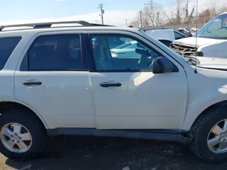 2011 Ford Escape XLT with VIN 1FMCU0D77BKB45161, listed as a IAAI auction lot 41890058 with 263,786 mi miles. Bid and sale history available at carsss.com. Image 14.