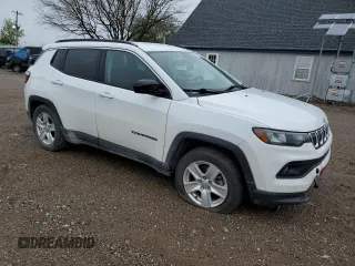 2022 Jeep Compass Latitude z VIN 3C4NJCBB8NT156266, wystawiony jako Copart lot #55321825 z przebiegiem 73 771 mil mil oraz Szkoda całkowita • Salvage title. Historia ofert i sprzedaży dostępna na DreamBid. Obrazek 4.