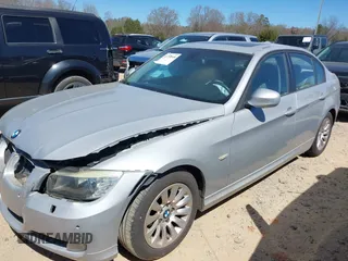 2009 BMW 3 Series 328i with VIN WBAPH77599NM30026, listed as a IAAI auction lot 41790508 with 129,498 mi miles. Bid and sale history available at carsss.com. Image 2.