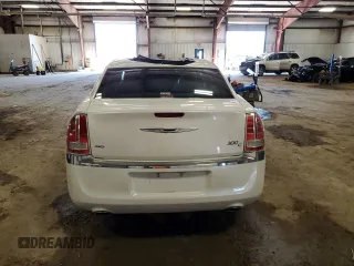 2011 Chrysler 300 C z VIN 2C3CK6CT7BH559984, wystawiony jako Copart lot #56332715 z przebiegiem Nie podano mil oraz Czysty tytuł • Clean title. Historia ofert i sprzedaży dostępna na DreamBid. Obrazek 6.