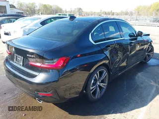 2022 BMW 3 Series 330i z VIN 3MW5R1J0XN8C30297, wystawiony jako IAAI lot #41881552 z przebiegiem 42 005 mil mil oraz . Historia ofert i sprzedaży dostępna na DreamBid. Obrazek 4.