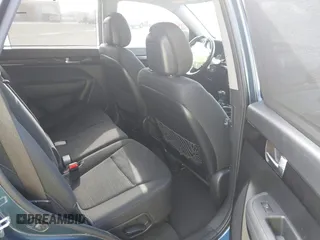 2014 Kia Sorento LX with VIN 5XYKT4A6XEG510139, listed as a IAAI auction lot 40438670 with 155,854 mi miles. Bid and sale history available at carsss.com. Image 8.