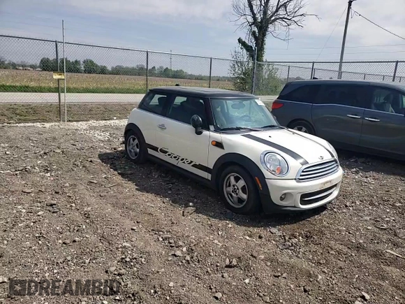 2011 MINI Hardtop z VIN WMWSU3C54BT097885, wystawiony jako Copart lot #55574545 z przebiegiem 133 527 mil mil oraz Szkoda całkowita • Salvage title. Historia ofert i sprzedaży dostępna na DreamBid. Obrazek 13.