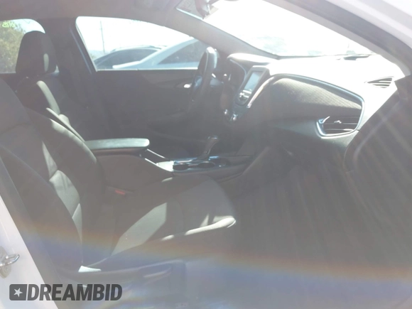2018 Chevrolet Malibu LT z VIN 1G1ZD5ST4JF176007, wystawiony jako IAAI lot #41852261 z przebiegiem 83 591 mil mil oraz . Historia ofert i sprzedaży dostępna na DreamBid. Obrazek 5.