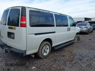2011 Chevrolet Express Passenger LS z VIN 1GAWGPFG7B1119978, wystawiony jako IAAI lot #41437456 z przebiegiem 223 234 mil mil oraz . Historia ofert i sprzedaży dostępna na DreamBid. Obrazek 4.