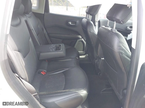2019 Jeep Compass Latitude with VIN 3C4NJDBB0KT597603, listed as a IAAI auction lot 41822853 with 93,880 mi miles. Bid and sale history available at carsss.com. Image 8.