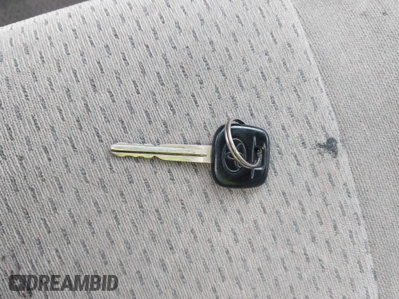 2002 Toyota Camry LE z VIN JTDBE32K720119418, wystawiony jako IAAI lot #42360721 z przebiegiem 235 678 mil mil oraz . Historia ofert i sprzedaży dostępna na DreamBid. Obrazek 11.