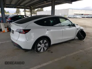 2024 Tesla Model Y z VIN 7SAYGDED2RF077262, wystawiony jako Copart lot #47797735 z przebiegiem 9 574 mil mil oraz Szkoda całkowita • Salvage title. Historia ofert i sprzedaży dostępna na DreamBid. Obrazek 3.