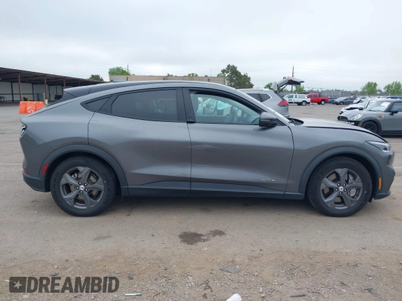 2021 Ford Mustang Mach-E Select z VIN 3FMTK1RM8MMA18120, wystawiony jako IAAI lot #42077686 z przebiegiem 71 626 mil mil oraz . Historia ofert i sprzedaży dostępna na DreamBid. Obrazek 13.