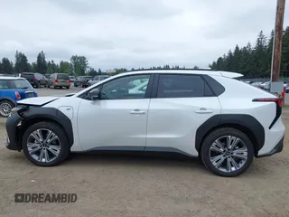 2023 Subaru Solterra Premium с VIN JTMABABA6PA031333, выставлен на аукционе IAAI как лот 42267317 с пробегом 9 961 миль миль и . История ставок и продаж доступна на DreamBid. Изображение 14.