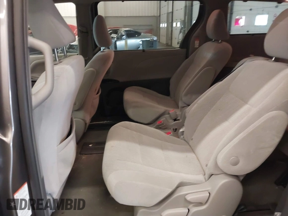2018 Toyota Sienna LE Auto Access Seat with VIN 5TDKZ3DC4JS903738, listed as a IAAI auction lot 41688581 with 42,511 mi miles. Bid and sale history available at carsss.com. Image 8.