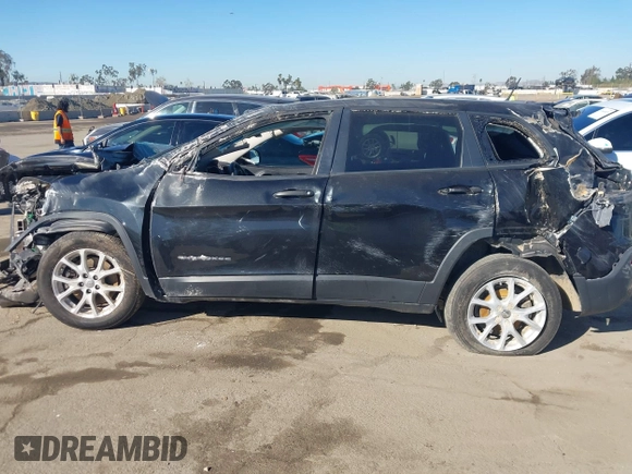 2016 Jeep Cherokee Sport z VIN 1C4PJLAB6GW177544, wystawiony jako IAAI lot #41663433 z przebiegiem 56 291 mil mil oraz . Historia ofert i sprzedaży dostępna na DreamBid. Obrazek 14.