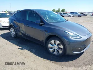 2022 Tesla Model Y Long Range with VIN 7SAYGDEE7NF426404, listed as a IAAI auction lot 42040490 with 39,635 mi miles and . Bid and sale history available at carsss.com. Image 1.