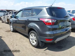 2017 Ford Escape SE z VIN 1FMCU0GD9HUD28110, wystawiony jako IAAI lot #41903505 z przebiegiem 66 808 mil mil oraz . Historia ofert i sprzedaży dostępna na DreamBid. Obrazek 3.