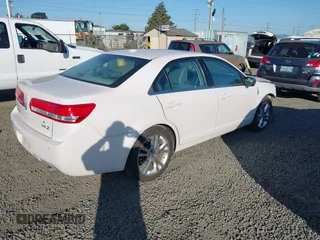2010 Lincoln MKZ z VIN 3LNHL2GC7AR750322, wystawiony jako IAAI lot #42094461 z przebiegiem 78 482 mil mil oraz . Historia ofert i sprzedaży dostępna na DreamBid. Obrazek 4.