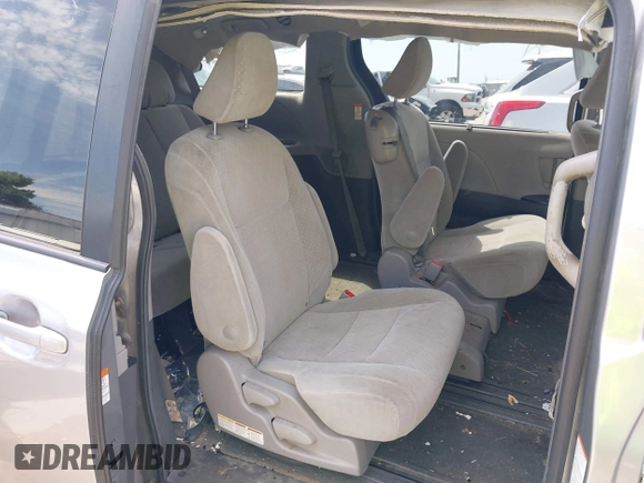 2018 Toyota Sienna LE Auto Access Seat with VIN 5TDKZ3DC3JS917131, listed as a IAAI auction lot 42250342 with 174,159 mi miles and . Bid and sale history available at DreamBid. Image 8.