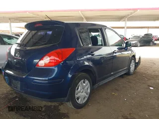 2012 Nissan Versa S z VIN 3N1BC1CPXCK258122, wystawiony jako IAAI lot #42164469 z przebiegiem 64 594 mil mil oraz . Historia ofert i sprzedaży dostępna na DreamBid. Obrazek 4.