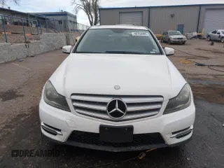 2013 Mercedes-Benz C 300 Sport z VIN WDDGF8ABXDR248663, wystawiony jako Copart lot #48704985 z przebiegiem 108 815 mil mil oraz Szkoda całkowita • Salvage title. Historia ofert i sprzedaży dostępna na DreamBid. Obrazek 5.