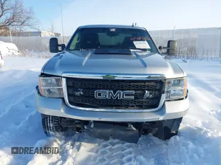 2011 GMC Sierra 2500HD SLT z VIN 1GT121C81BF180823, wystawiony jako IAAI lot #41565516 z przebiegiem 241 220 mil mil oraz . Historia ofert i sprzedaży dostępna na DreamBid. Obrazek 13.