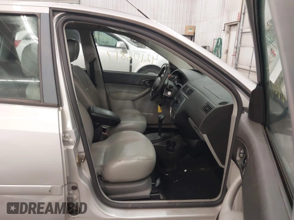 2005 Ford Focus S with VIN 3FAFP37N15R138393, listed as a IAAI auction lot 42106817 with 144,047 mi miles and . Bid and sale history available at carsss.com. Image 5.
