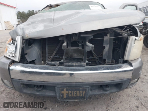 2007 Chevrolet Silverado 1500 LT w/1LT with VIN 2GCEC19J471682541, listed as a IAAI auction lot 41235872 with 200,802 mi miles. Bid and sale history available at carsss.com. Image 12.