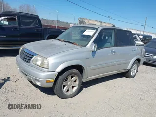 2002 Suzuki XL-7 Standard with VIN JS3TX92V724111616, listed as a IAAI auction lot 41642618 with 197,295 mi miles. Bid and sale history available at carsss.com. Image 2.