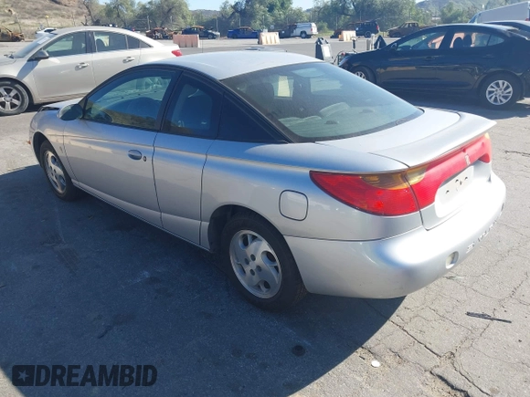 2002 Saturn SC z VIN 1G8ZY14732Z144888, wystawiony jako IAAI lot #41617831 z przebiegiem 138 564 mil mil oraz . Historia ofert i sprzedaży dostępna na DreamBid. Obrazek 3.