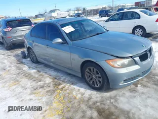 2006 BMW 3 Series 325xi with VIN WBAVD13596KV03561, listed as a IAAI auction lot 41621783 with 185,787 mi miles. Bid and sale history available at carsss.com. Image 1.