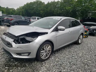 2015 Ford Focus Titanium z VIN 1FADP3J21FL235065, wystawiony jako Copart lot #60911965 z przebiegiem 77 181 mil mil oraz Czysty tytuł • Clean title. Historia ofert i sprzedaży dostępna na DreamBid. Obrazek 1.