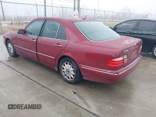 2000 Mercedes-Benz E-Class with VIN WDBJF65J1YB113770, listed as a IAAI auction lot 41462464 with 157,279 mi miles. Bid and sale history available at carsss.com. Image 3.