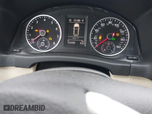 2015 Volkswagen Tiguan SE z VIN WVGBV7AX5FW584833, wystawiony jako IAAI lot #41855476 z przebiegiem 123 299 mil mil oraz . Historia ofert i sprzedaży dostępna na DreamBid. Obrazek 7.