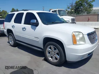 2010 GMC Yukon SLT z VIN 1GKUKCE01AR212901, wystawiony jako IAAI lot #42213040 z przebiegiem 114 629 mil mil oraz . Historia ofert i sprzedaży dostępna na DreamBid. Obrazek 1.