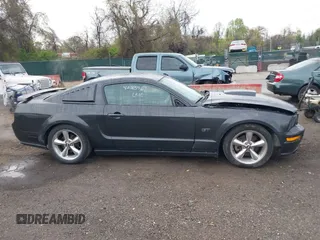2008 Ford Mustang GT Deluxe with VIN 1ZVHT82HX85117723, listed as a IAAI auction lot 42015967 with 120,406 mi miles and . Bid and sale history available at carsss.com. Image 13.