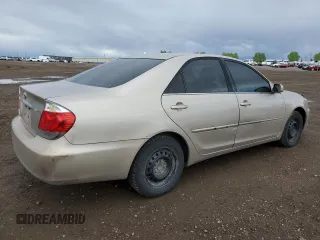2005 Toyota Camry STD z VIN 4T1BE32K55U505585, wystawiony jako Copart lot #56913705 z przebiegiem 361 943 mil mil oraz Czysty tytuł • Clean title. Historia ofert i sprzedaży dostępna na DreamBid. Obrazek 3.