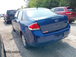 2008 Ford Focus SE z VIN 1FAHP35N48W230014, wystawiony jako IAAI lot #42395069 z przebiegiem 140 179 mil mil oraz . Historia ofert i sprzedaży dostępna na DreamBid. Obrazek 3.