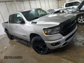 2021 Ram 1500 Big Horn z VIN 1C6SRFFT2MN598580, wystawiony jako Copart lot #52394285 z przebiegiem 34 468 mil mil oraz Szkoda całkowita • Salvage title. Historia ofert i sprzedaży dostępna na DreamBid. Obrazek 4.