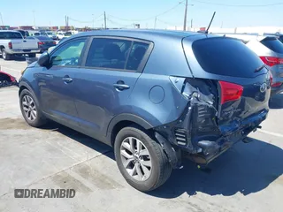 2016 Kia Sportage LX with VIN KNDPB3AC3G7838754, listed as a IAAI auction lot 42004172 with 184,857 mi miles. Bid and sale history available at carsss.com. Image 3.