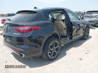 2020 Alfa Romeo Stelvio Ti z VIN ZASPAKBN8L7C95979, wystawiony jako IAAI lot #42018506 z przebiegiem 30 198 mil mil oraz . Historia ofert i sprzedaży dostępna na DreamBid. Obrazek 4.