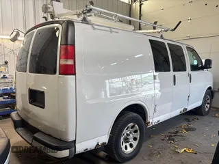 2013 Chevrolet Express Cargo z VIN 1GCSGAFX0D1138233, wystawiony jako IAAI lot #42511852 z przebiegiem 102 319 mil mil oraz . Historia ofert i sprzedaży dostępna na DreamBid. Obrazek 25.