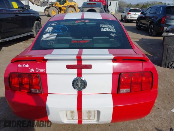 2005 Ford Mustang Deluxe z VIN 1ZVFT80N955155293, wystawiony jako IAAI lot #41891807 z przebiegiem 169 092 mil mil oraz . Historia ofert i sprzedaży dostępna na DreamBid. Obrazek 16.