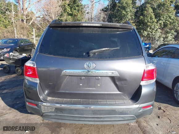 2013 Toyota Highlander with VIN 5TDZK3EH9DS140987, listed as a IAAI auction lot 41012130 with 141,832 mi miles. Bid and sale history available at carsss.com. Image 17.