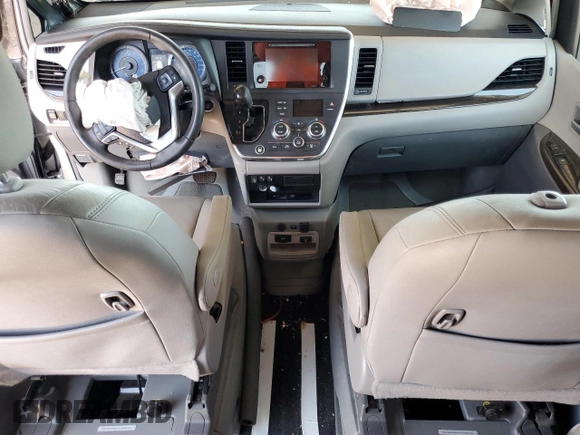 2017 Toyota Sienna XLE Auto Access Seat with VIN 5TDYZ3DC8HS838428, listed as a Copart auction lot 61924935 with 93,836 mi miles and Salvage title. Bid and sale history available at DreamBid. Image 8.
